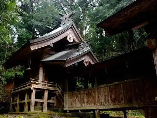 多鳩神社の本殿・本堂