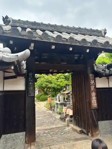 念佛寺の{uncategorized: "未分類", other: "その他", undefined: "問題あり", building: "その他建物", grave: "お墓", sacred_gate: "鳥居", guardian: "狛犬", statue: "像", buddha: "仏像", history: "歴史", nature: "自然", garden: "庭園", animal: "動物", pagoda: "塔", temizu: "手水舎", mountain_gate: "山門・神門", sanctuary: "本殿・本堂", subordinate: "末社・摂社", art: "芸術", scenery: "景色", jizo: "地蔵", ema: "絵馬", goshuin: "御朱印", omikuji: "おみくじ", items: "授与品その他", amulet: "お守り", goshuincho: "御朱印帳", eats: "食事", festival: "お祭り", votive_dance: "神楽", shichigosan: "七五三参", wedding: "結婚式", experience: "体験その他", initially: "初詣", around: "周辺", anti_infection: "感染症対策"}