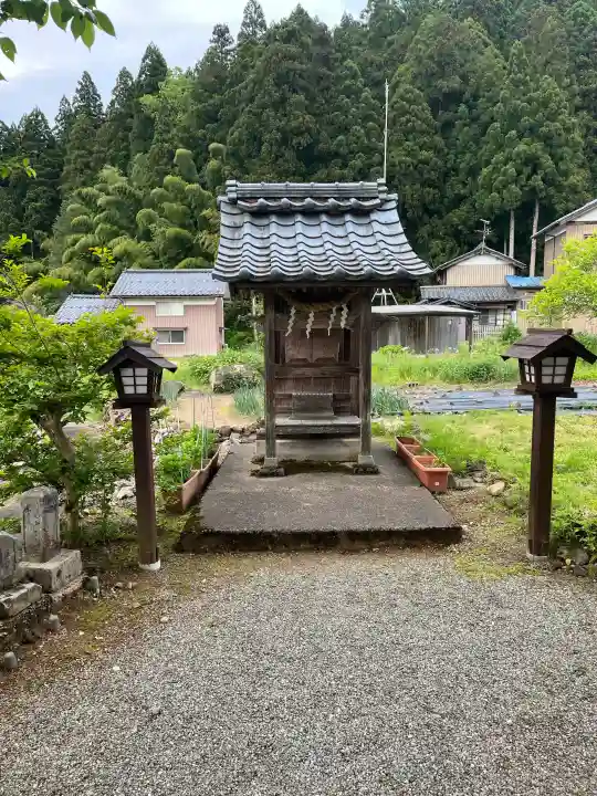 明智神社の{uncategorized: "未分類", other: "その他", undefined: "問題あり", building: "その他建物", grave: "お墓", sacred_gate: "鳥居", guardian: "狛犬", statue: "像", buddha: "仏像", history: "歴史", nature: "自然", garden: "庭園", animal: "動物", pagoda: "塔", temizu: "手水舎", mountain_gate: "山門・神門", sanctuary: "本殿・本堂", subordinate: "末社・摂社", art: "芸術", scenery: "景色", jizo: "地蔵", ema: "絵馬", goshuin: "御朱印", omikuji: "おみくじ", items: "授与品その他", amulet: "お守り", goshuincho: "御朱印帳", eats: "食事", festival: "お祭り", votive_dance: "神楽", shichigosan: "七五三参", wedding: "結婚式", experience: "体験その他", initially: "初詣", around: "周辺", anti_infection: "感染症対策"}