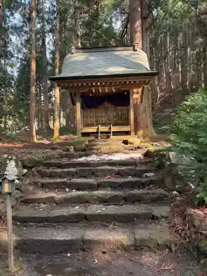 雄山神社中宮祈願殿の{uncategorized: "未分類", other: "その他", undefined: "問題あり", building: "その他建物", grave: "お墓", sacred_gate: "鳥居", guardian: "狛犬", statue: "像", buddha: "仏像", history: "歴史", nature: "自然", garden: "庭園", animal: "動物", pagoda: "塔", temizu: "手水舎", mountain_gate: "山門・神門", sanctuary: "本殿・本堂", subordinate: "末社・摂社", art: "芸術", scenery: "景色", jizo: "地蔵", ema: "絵馬", goshuin: "御朱印", omikuji: "おみくじ", items: "授与品その他", amulet: "お守り", goshuincho: "御朱印帳", eats: "食事", festival: "お祭り", votive_dance: "神楽", shichigosan: "七五三参", wedding: "結婚式", experience: "体験その他", initially: "初詣", around: "周辺", anti_infection: "感染症対策"}