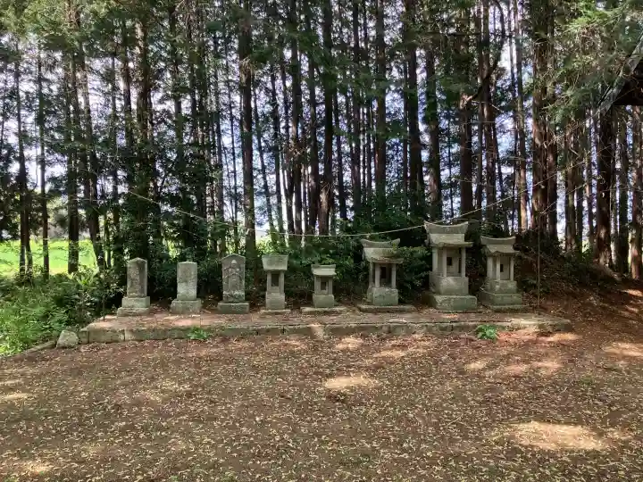 五社神社の{uncategorized: "未分類", other: "その他", undefined: "問題あり", building: "その他建物", grave: "お墓", sacred_gate: "鳥居", guardian: "狛犬", statue: "像", buddha: "仏像", history: "歴史", nature: "自然", garden: "庭園", animal: "動物", pagoda: "塔", temizu: "手水舎", mountain_gate: "山門・神門", sanctuary: "本殿・本堂", subordinate: "末社・摂社", art: "芸術", scenery: "景色", jizo: "地蔵", ema: "絵馬", goshuin: "御朱印", omikuji: "おみくじ", items: "授与品その他", amulet: "お守り", goshuincho: "御朱印帳", eats: "食事", festival: "お祭り", votive_dance: "神楽", shichigosan: "七五三参", wedding: "結婚式", experience: "体験その他", initially: "初詣", around: "周辺", anti_infection: "感染症対策"}