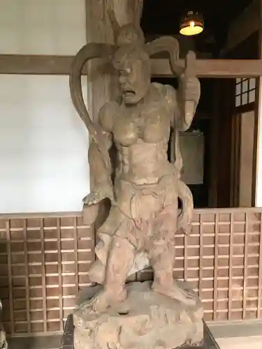 三瀧寺の像