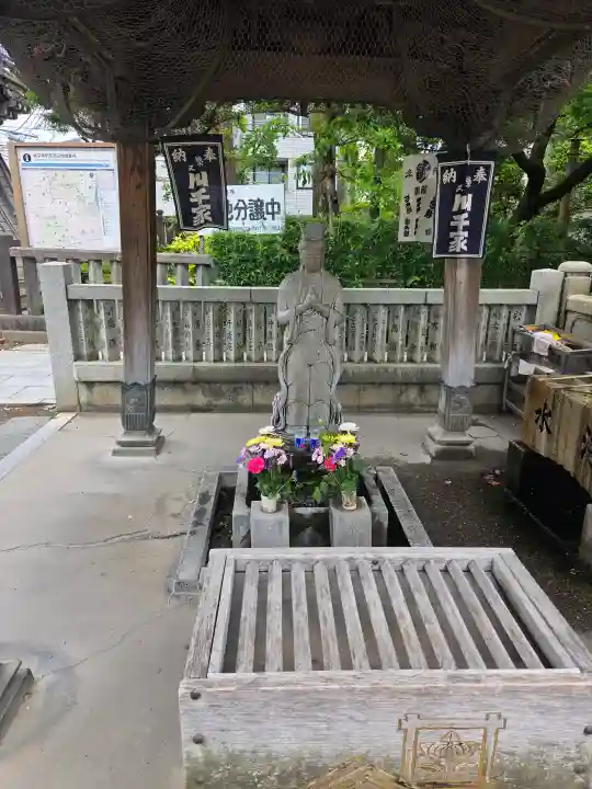 題経寺(柴又帝釈天)の{uncategorized: "未分類", other: "その他", undefined: "問題あり", building: "その他建物", grave: "お墓", sacred_gate: "鳥居", guardian: "狛犬", statue: "像", buddha: "仏像", history: "歴史", nature: "自然", garden: "庭園", animal: "動物", pagoda: "塔", temizu: "手水舎", mountain_gate: "山門・神門", sanctuary: "本殿・本堂", subordinate: "末社・摂社", art: "芸術", scenery: "景色", jizo: "地蔵", ema: "絵馬", goshuin: "御朱印", omikuji: "おみくじ", items: "授与品その他", amulet: "お守り", goshuincho: "御朱印帳", eats: "食事", festival: "お祭り", votive_dance: "神楽", shichigosan: "七五三参", wedding: "結婚式", experience: "体験その他", initially: "初詣", around: "周辺", anti_infection: "感染症対策"}