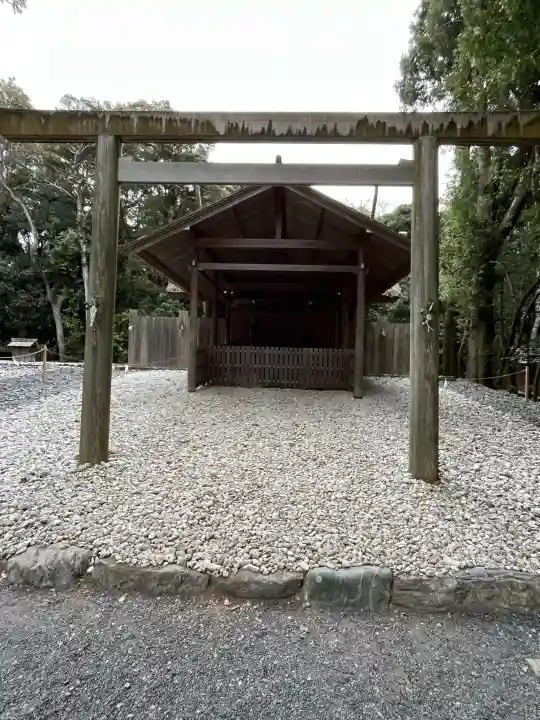 月夜見宮(豊受大神宮別宮)の{uncategorized: "未分類", other: "その他", undefined: "問題あり", building: "その他建物", grave: "お墓", sacred_gate: "鳥居", guardian: "狛犬", statue: "像", buddha: "仏像", history: "歴史", nature: "自然", garden: "庭園", animal: "動物", pagoda: "塔", temizu: "手水舎", mountain_gate: "山門・神門", sanctuary: "本殿・本堂", subordinate: "末社・摂社", art: "芸術", scenery: "景色", jizo: "地蔵", ema: "絵馬", goshuin: "御朱印", omikuji: "おみくじ", items: "授与品その他", amulet: "お守り", goshuincho: "御朱印帳", eats: "食事", festival: "お祭り", votive_dance: "神楽", shichigosan: "七五三参", wedding: "結婚式", experience: "体験その他", initially: "初詣", around: "周辺", anti_infection: "感染症対策"}