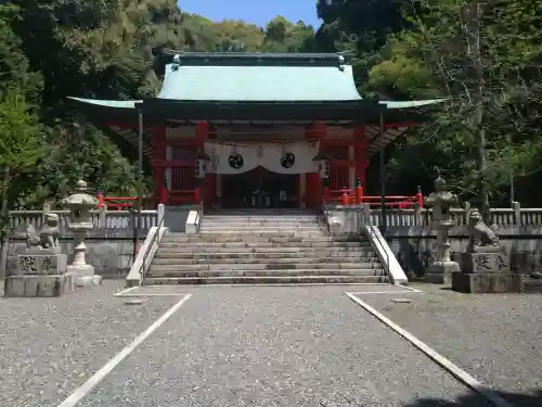 礒宮八幡神社の{uncategorized: "未分類", other: "その他", undefined: "問題あり", building: "その他建物", grave: "お墓", sacred_gate: "鳥居", guardian: "狛犬", statue: "像", buddha: "仏像", history: "歴史", nature: "自然", garden: "庭園", animal: "動物", pagoda: "塔", temizu: "手水舎", mountain_gate: "山門・神門", sanctuary: "本殿・本堂", subordinate: "末社・摂社", art: "芸術", scenery: "景色", jizo: "地蔵", ema: "絵馬", goshuin: "御朱印", omikuji: "おみくじ", items: "授与品その他", amulet: "お守り", goshuincho: "御朱印帳", eats: "食事", festival: "お祭り", votive_dance: "神楽", shichigosan: "七五三参", wedding: "結婚式", experience: "体験その他", initially: "初詣", around: "周辺", anti_infection: "感染症対策"}