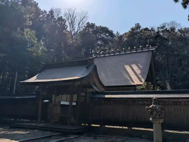 若狭彦神社(上社)の{uncategorized: "未分類", other: "その他", undefined: "問題あり", building: "その他建物", grave: "お墓", sacred_gate: "鳥居", guardian: "狛犬", statue: "像", buddha: "仏像", history: "歴史", nature: "自然", garden: "庭園", animal: "動物", pagoda: "塔", temizu: "手水舎", mountain_gate: "山門・神門", sanctuary: "本殿・本堂", subordinate: "末社・摂社", art: "芸術", scenery: "景色", jizo: "地蔵", ema: "絵馬", goshuin: "御朱印", omikuji: "おみくじ", items: "授与品その他", amulet: "お守り", goshuincho: "御朱印帳", eats: "食事", festival: "お祭り", votive_dance: "神楽", shichigosan: "七五三参", wedding: "結婚式", experience: "体験その他", initially: "初詣", around: "周辺", anti_infection: "感染症対策"}
