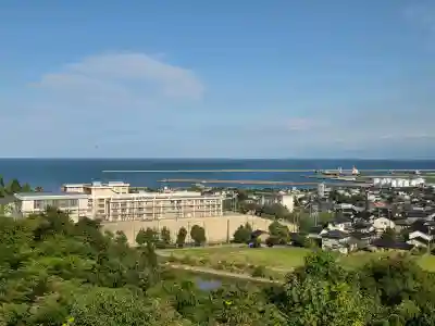 気多神社の{uncategorized: "未分類", other: "その他", undefined: "問題あり", building: "その他建物", grave: "お墓", sacred_gate: "鳥居", guardian: "狛犬", statue: "像", buddha: "仏像", history: "歴史", nature: "自然", garden: "庭園", animal: "動物", pagoda: "塔", temizu: "手水舎", mountain_gate: "山門・神門", sanctuary: "本殿・本堂", subordinate: "末社・摂社", art: "芸術", scenery: "景色", jizo: "地蔵", ema: "絵馬", goshuin: "御朱印", omikuji: "おみくじ", items: "授与品その他", amulet: "お守り", goshuincho: "御朱印帳", eats: "食事", festival: "お祭り", votive_dance: "神楽", shichigosan: "七五三参", wedding: "結婚式", experience: "体験その他", initially: "初詣", around: "周辺", anti_infection: "感染症対策"}