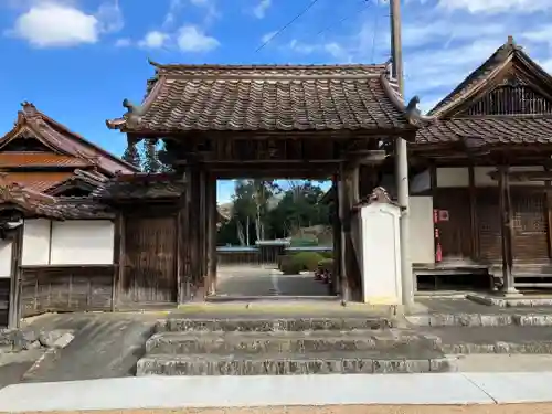 本山寺の山門