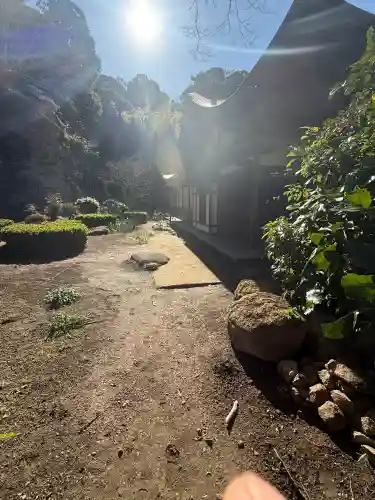 瑞泉寺の{uncategorized: "未分類", other: "その他", undefined: "問題あり", building: "その他建物", grave: "お墓", sacred_gate: "鳥居", guardian: "狛犬", statue: "像", buddha: "仏像", history: "歴史", nature: "自然", garden: "庭園", animal: "動物", pagoda: "塔", temizu: "手水舎", mountain_gate: "山門・神門", sanctuary: "本殿・本堂", subordinate: "末社・摂社", art: "芸術", scenery: "景色", jizo: "地蔵", ema: "絵馬", goshuin: "御朱印", omikuji: "おみくじ", items: "授与品その他", amulet: "お守り", goshuincho: "御朱印帳", eats: "食事", festival: "お祭り", votive_dance: "神楽", shichigosan: "七五三参", wedding: "結婚式", experience: "体験その他", initially: "初詣", around: "周辺", anti_infection: "感染症対策"}