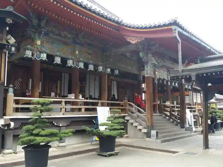 中山寺の本殿・本堂
