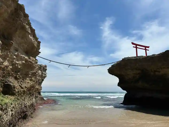 伊古奈比咩命神社の{uncategorized: "未分類", other: "その他", undefined: "問題あり", building: "その他建物", grave: "お墓", sacred_gate: "鳥居", guardian: "狛犬", statue: "像", buddha: "仏像", history: "歴史", nature: "自然", garden: "庭園", animal: "動物", pagoda: "塔", temizu: "手水舎", mountain_gate: "山門・神門", sanctuary: "本殿・本堂", subordinate: "末社・摂社", art: "芸術", scenery: "景色", jizo: "地蔵", ema: "絵馬", goshuin: "御朱印", omikuji: "おみくじ", items: "授与品その他", amulet: "お守り", goshuincho: "御朱印帳", eats: "食事", festival: "お祭り", votive_dance: "神楽", shichigosan: "七五三参", wedding: "結婚式", experience: "体験その他", initially: "初詣", around: "周辺", anti_infection: "感染症対策"}