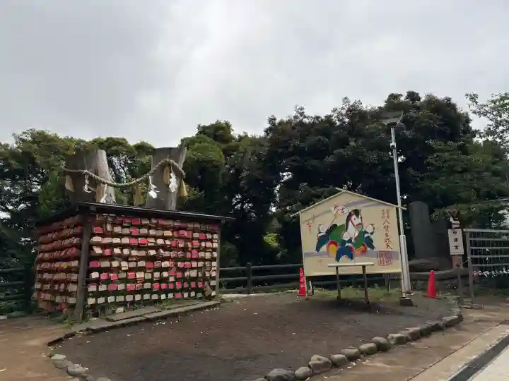 江島神社の{uncategorized: "未分類", other: "その他", undefined: "問題あり", building: "その他建物", grave: "お墓", sacred_gate: "鳥居", guardian: "狛犬", statue: "像", buddha: "仏像", history: "歴史", nature: "自然", garden: "庭園", animal: "動物", pagoda: "塔", temizu: "手水舎", mountain_gate: "山門・神門", sanctuary: "本殿・本堂", subordinate: "末社・摂社", art: "芸術", scenery: "景色", jizo: "地蔵", ema: "絵馬", goshuin: "御朱印", omikuji: "おみくじ", items: "授与品その他", amulet: "お守り", goshuincho: "御朱印帳", eats: "食事", festival: "お祭り", votive_dance: "神楽", shichigosan: "七五三参", wedding: "結婚式", experience: "体験その他", initially: "初詣", around: "周辺", anti_infection: "感染症対策"}