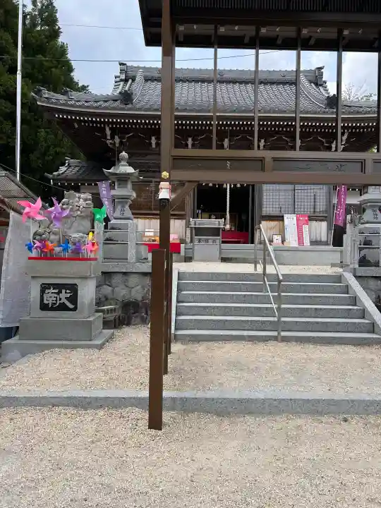金井神社の{uncategorized: "未分類", other: "その他", undefined: "問題あり", building: "その他建物", grave: "お墓", sacred_gate: "鳥居", guardian: "狛犬", statue: "像", buddha: "仏像", history: "歴史", nature: "自然", garden: "庭園", animal: "動物", pagoda: "塔", temizu: "手水舎", mountain_gate: "山門・神門", sanctuary: "本殿・本堂", subordinate: "末社・摂社", art: "芸術", scenery: "景色", jizo: "地蔵", ema: "絵馬", goshuin: "御朱印", omikuji: "おみくじ", items: "授与品その他", amulet: "お守り", goshuincho: "御朱印帳", eats: "食事", festival: "お祭り", votive_dance: "神楽", shichigosan: "七五三参", wedding: "結婚式", experience: "体験その他", initially: "初詣", around: "周辺", anti_infection: "感染症対策"}