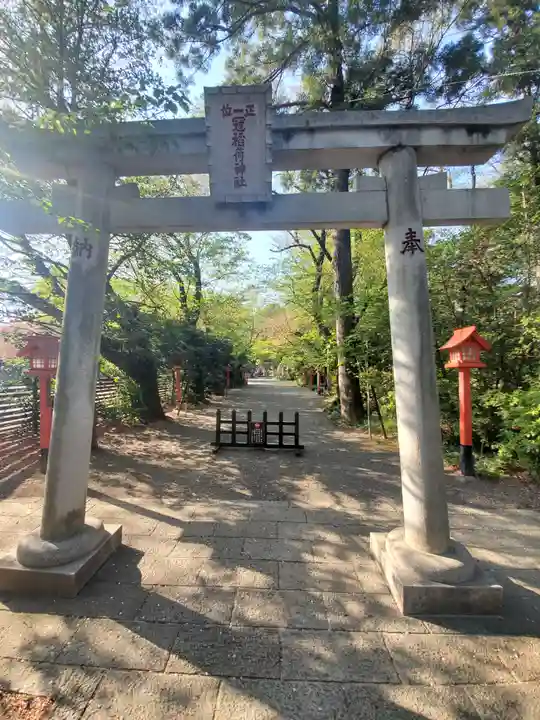 冠稲荷神社の鳥居