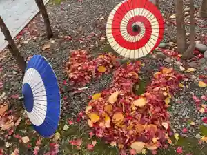 彌彦神社 (伊夜日子神社)の庭園(2023年11月05日(日) 11時45分31秒投稿)