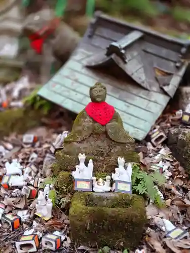 佐助稲荷神社の{uncategorized: "未分類", other: "その他", undefined: "問題あり", building: "その他建物", grave: "お墓", sacred_gate: "鳥居", guardian: "狛犬", statue: "像", buddha: "仏像", history: "歴史", nature: "自然", garden: "庭園", animal: "動物", pagoda: "塔", temizu: "手水舎", mountain_gate: "山門・神門", sanctuary: "本殿・本堂", subordinate: "末社・摂社", art: "芸術", scenery: "景色", jizo: "地蔵", ema: "絵馬", goshuin: "御朱印", omikuji: "おみくじ", items: "授与品その他", amulet: "お守り", goshuincho: "御朱印帳", eats: "食事", festival: "お祭り", votive_dance: "神楽", shichigosan: "七五三参", wedding: "結婚式", experience: "体験その他", initially: "初詣", around: "周辺", anti_infection: "感染症対策"}