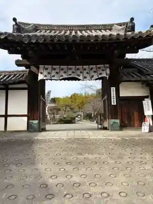 勧修寺の{uncategorized: "未分類", other: "その他", undefined: "問題あり", building: "その他建物", grave: "お墓", sacred_gate: "鳥居", guardian: "狛犬", statue: "像", buddha: "仏像", history: "歴史", nature: "自然", garden: "庭園", animal: "動物", pagoda: "塔", temizu: "手水舎", mountain_gate: "山門・神門", sanctuary: "本殿・本堂", subordinate: "末社・摂社", art: "芸術", scenery: "景色", jizo: "地蔵", ema: "絵馬", goshuin: "御朱印", omikuji: "おみくじ", items: "授与品その他", amulet: "お守り", goshuincho: "御朱印帳", eats: "食事", festival: "お祭り", votive_dance: "神楽", shichigosan: "七五三参", wedding: "結婚式", experience: "体験その他", initially: "初詣", around: "周辺", anti_infection: "感染症対策"}