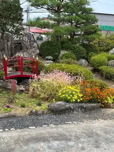 大鏑神社の庭園