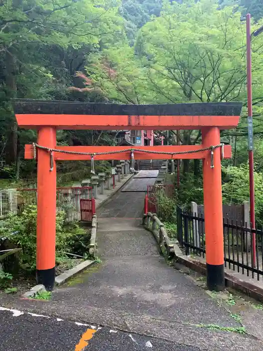 満願寺不動尊の鳥居