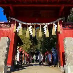 平出雷電神社の山門