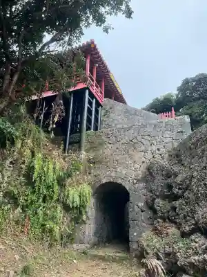 末吉宮の{uncategorized: "未分類", other: "その他", undefined: "問題あり", building: "その他建物", grave: "お墓", sacred_gate: "鳥居", guardian: "狛犬", statue: "像", buddha: "仏像", history: "歴史", nature: "自然", garden: "庭園", animal: "動物", pagoda: "塔", temizu: "手水舎", mountain_gate: "山門・神門", sanctuary: "本殿・本堂", subordinate: "末社・摂社", art: "芸術", scenery: "景色", jizo: "地蔵", ema: "絵馬", goshuin: "御朱印", omikuji: "おみくじ", items: "授与品その他", amulet: "お守り", goshuincho: "御朱印帳", eats: "食事", festival: "お祭り", votive_dance: "神楽", shichigosan: "七五三参", wedding: "結婚式", experience: "体験その他", initially: "初詣", around: "周辺", anti_infection: "感染症対策"}