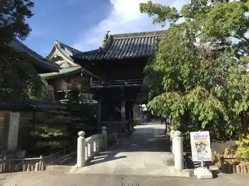 立江寺の山門