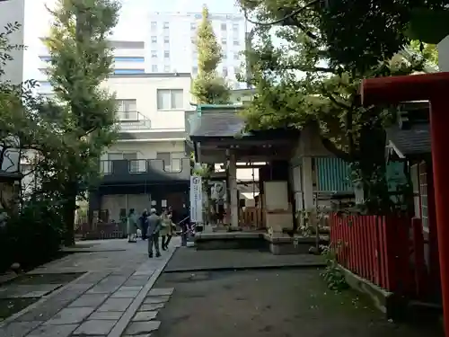 銀杏岡八幡神社の庭園