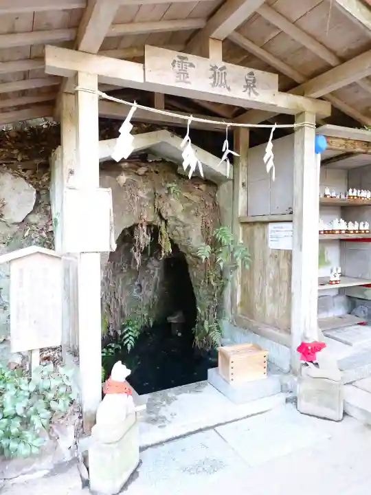 佐助稲荷神社の{uncategorized: "未分類", other: "その他", undefined: "問題あり", building: "その他建物", grave: "お墓", sacred_gate: "鳥居", guardian: "狛犬", statue: "像", buddha: "仏像", history: "歴史", nature: "自然", garden: "庭園", animal: "動物", pagoda: "塔", temizu: "手水舎", mountain_gate: "山門・神門", sanctuary: "本殿・本堂", subordinate: "末社・摂社", art: "芸術", scenery: "景色", jizo: "地蔵", ema: "絵馬", goshuin: "御朱印", omikuji: "おみくじ", items: "授与品その他", amulet: "お守り", goshuincho: "御朱印帳", eats: "食事", festival: "お祭り", votive_dance: "神楽", shichigosan: "七五三参", wedding: "結婚式", experience: "体験その他", initially: "初詣", around: "周辺", anti_infection: "感染症対策"}