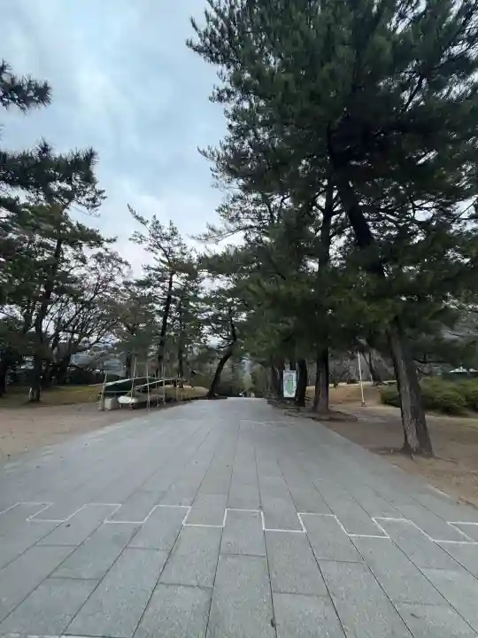 出雲大社の{uncategorized: "未分類", other: "その他", undefined: "問題あり", building: "その他建物", grave: "お墓", sacred_gate: "鳥居", guardian: "狛犬", statue: "像", buddha: "仏像", history: "歴史", nature: "自然", garden: "庭園", animal: "動物", pagoda: "塔", temizu: "手水舎", mountain_gate: "山門・神門", sanctuary: "本殿・本堂", subordinate: "末社・摂社", art: "芸術", scenery: "景色", jizo: "地蔵", ema: "絵馬", goshuin: "御朱印", omikuji: "おみくじ", items: "授与品その他", amulet: "お守り", goshuincho: "御朱印帳", eats: "食事", festival: "お祭り", votive_dance: "神楽", shichigosan: "七五三参", wedding: "結婚式", experience: "体験その他", initially: "初詣", around: "周辺", anti_infection: "感染症対策"}
