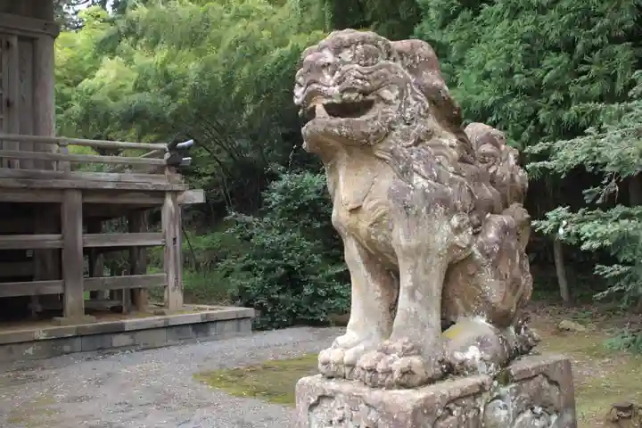 鳥海山大物忌神社蕨岡口ノ宮の狛犬