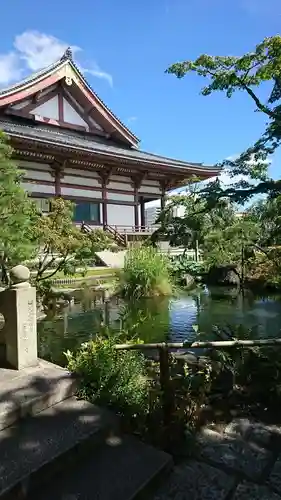 西新井大師総持寺の本殿・本堂