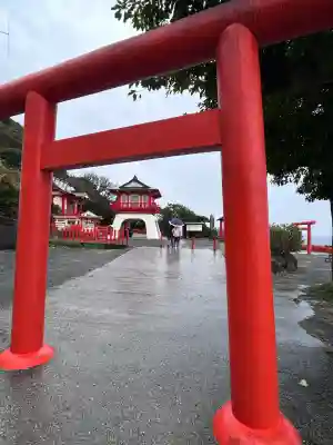 龍宮神社の{uncategorized: "未分類", other: "その他", undefined: "問題あり", building: "その他建物", grave: "お墓", sacred_gate: "鳥居", guardian: "狛犬", statue: "像", buddha: "仏像", history: "歴史", nature: "自然", garden: "庭園", animal: "動物", pagoda: "塔", temizu: "手水舎", mountain_gate: "山門・神門", sanctuary: "本殿・本堂", subordinate: "末社・摂社", art: "芸術", scenery: "景色", jizo: "地蔵", ema: "絵馬", goshuin: "御朱印", omikuji: "おみくじ", items: "授与品その他", amulet: "お守り", goshuincho: "御朱印帳", eats: "食事", festival: "お祭り", votive_dance: "神楽", shichigosan: "七五三参", wedding: "結婚式", experience: "体験その他", initially: "初詣", around: "周辺", anti_infection: "感染症対策"}