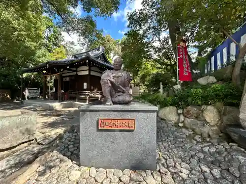 安居神社の像