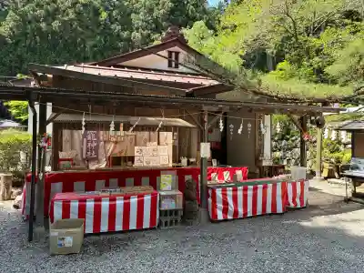 日光大室高龗神社の{uncategorized: "未分類", other: "その他", undefined: "問題あり", building: "その他建物", grave: "お墓", sacred_gate: "鳥居", guardian: "狛犬", statue: "像", buddha: "仏像", history: "歴史", nature: "自然", garden: "庭園", animal: "動物", pagoda: "塔", temizu: "手水舎", mountain_gate: "山門・神門", sanctuary: "本殿・本堂", subordinate: "末社・摂社", art: "芸術", scenery: "景色", jizo: "地蔵", ema: "絵馬", goshuin: "御朱印", omikuji: "おみくじ", items: "授与品その他", amulet: "お守り", goshuincho: "御朱印帳", eats: "食事", festival: "お祭り", votive_dance: "神楽", shichigosan: "七五三参", wedding: "結婚式", experience: "体験その他", initially: "初詣", around: "周辺", anti_infection: "感染症対策"}