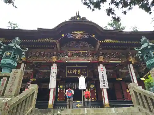 三峯神社の本殿