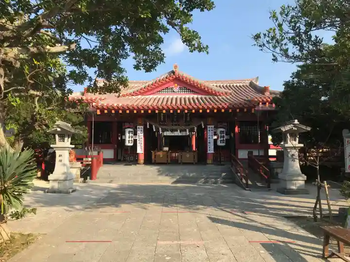 波上宮の本殿・本堂