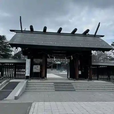札幌護國神社の山門・神門