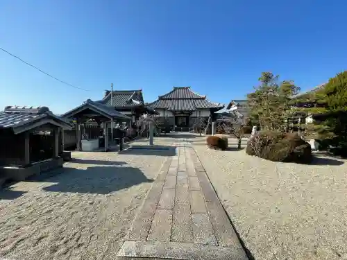 浄泉寺の{uncategorized: "未分類", other: "その他", undefined: "問題あり", building: "その他建物", grave: "お墓", sacred_gate: "鳥居", guardian: "狛犬", statue: "像", buddha: "仏像", history: "歴史", nature: "自然", garden: "庭園", animal: "動物", pagoda: "塔", temizu: "手水舎", mountain_gate: "山門・神門", sanctuary: "本殿・本堂", subordinate: "末社・摂社", art: "芸術", scenery: "景色", jizo: "地蔵", ema: "絵馬", goshuin: "御朱印", omikuji: "おみくじ", items: "授与品その他", amulet: "お守り", goshuincho: "御朱印帳", eats: "食事", festival: "お祭り", votive_dance: "神楽", shichigosan: "七五三参", wedding: "結婚式", experience: "体験その他", initially: "初詣", around: "周辺", anti_infection: "感染症対策"}