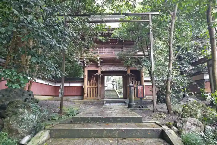 来振寺の山門・神門