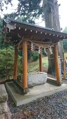 新山神社の手水舎