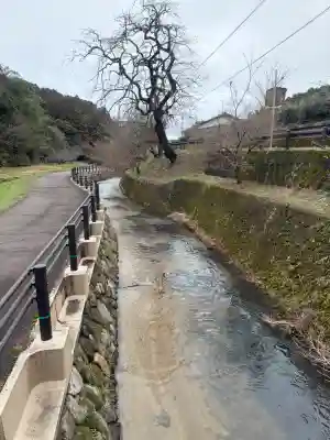 裂田神社の{uncategorized: "未分類", other: "その他", undefined: "問題あり", building: "その他建物", grave: "お墓", sacred_gate: "鳥居", guardian: "狛犬", statue: "像", buddha: "仏像", history: "歴史", nature: "自然", garden: "庭園", animal: "動物", pagoda: "塔", temizu: "手水舎", mountain_gate: "山門・神門", sanctuary: "本殿・本堂", subordinate: "末社・摂社", art: "芸術", scenery: "景色", jizo: "地蔵", ema: "絵馬", goshuin: "御朱印", omikuji: "おみくじ", items: "授与品その他", amulet: "お守り", goshuincho: "御朱印帳", eats: "食事", festival: "お祭り", votive_dance: "神楽", shichigosan: "七五三参", wedding: "結婚式", experience: "体験その他", initially: "初詣", around: "周辺", anti_infection: "感染症対策"}