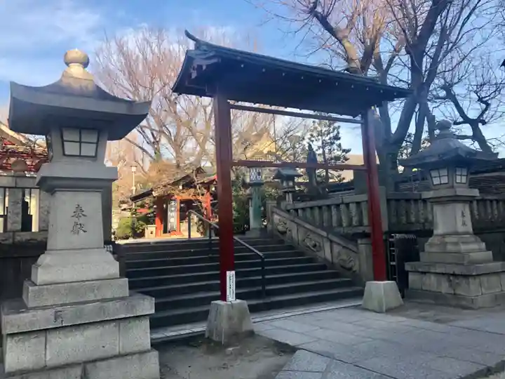 待乳山聖天(本龍院)の山門・神門