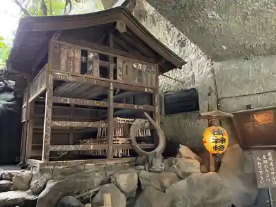 銭洗弁財天宇賀福神社(神奈川県)