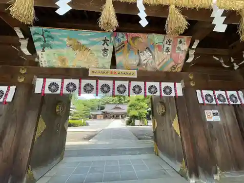 砥鹿神社（里宮）の山門・神門