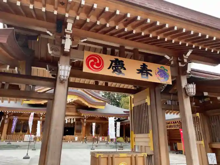 亀ケ池八幡宮の山門・神門
