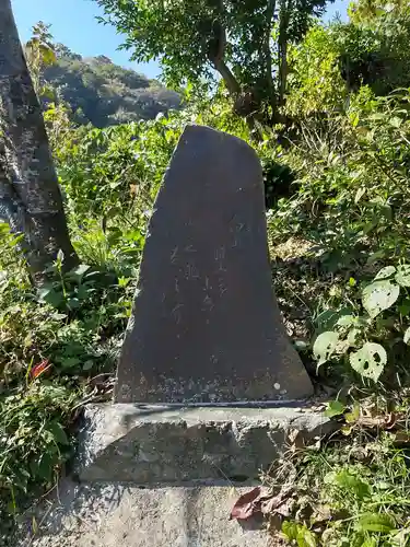 白山神社の像