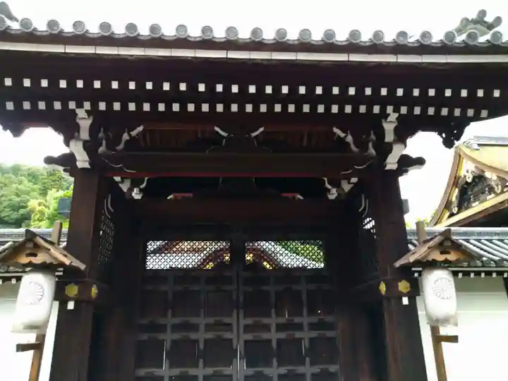 御寺 泉涌寺の山門・神門