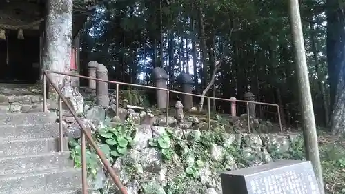 麻羅観音の建物その他