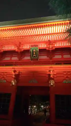 穴八幡宮の山門・神門