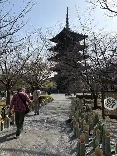 東寺（教王護国寺）の{uncategorized: "未分類", other: "その他", undefined: "問題あり", building: "その他建物", grave: "お墓", sacred_gate: "鳥居", guardian: "狛犬", statue: "像", buddha: "仏像", history: "歴史", nature: "自然", garden: "庭園", animal: "動物", pagoda: "塔", temizu: "手水舎", mountain_gate: "山門・神門", sanctuary: "本殿・本堂", subordinate: "末社・摂社", art: "芸術", scenery: "景色", jizo: "地蔵", ema: "絵馬", goshuin: "御朱印", omikuji: "おみくじ", items: "授与品その他", amulet: "お守り", goshuincho: "御朱印帳", eats: "食事", festival: "お祭り", votive_dance: "神楽", shichigosan: "七五三参", wedding: "結婚式", experience: "体験その他", initially: "初詣", around: "周辺", anti_infection: "感染症対策"}